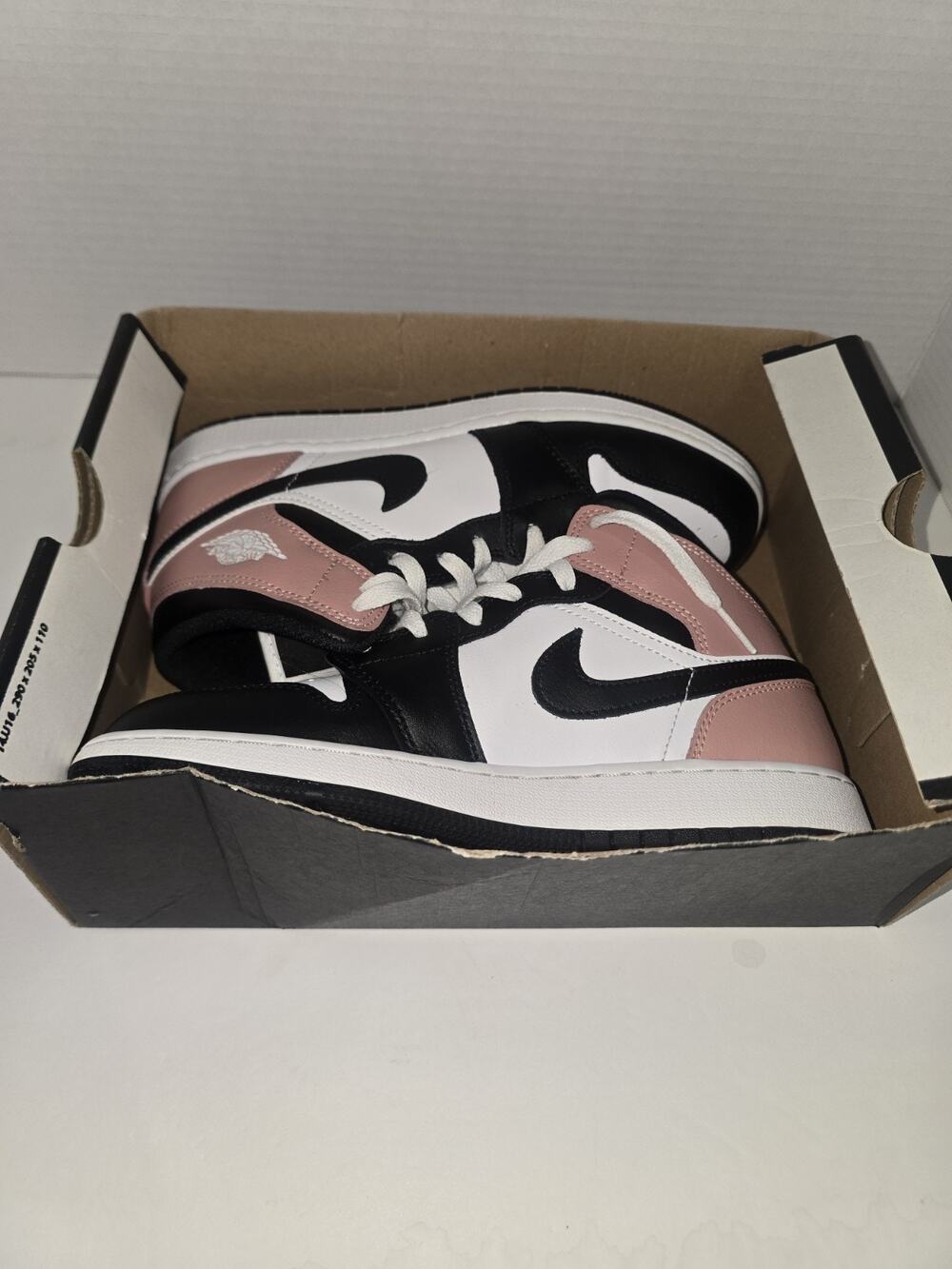 Air Jordan 1 Mid GS Rust Pink Size 6Y DQ8423-100Description: